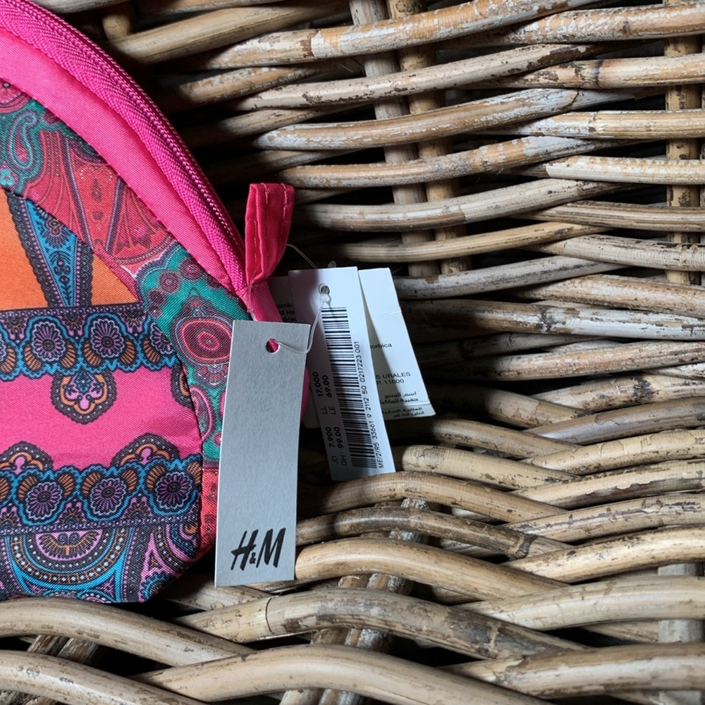 H&M Cosmetic Bag - Picture 2 of 3